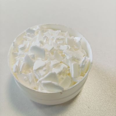 White Flake Solid Sodium Cocoyl Isethionate Surfactant For Gentle Cleansing